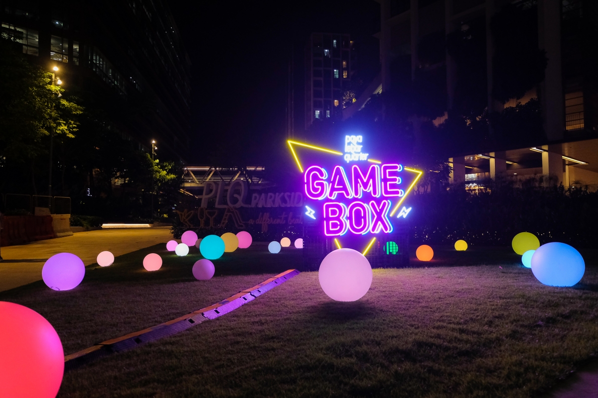 Kaleidoglobes light installation