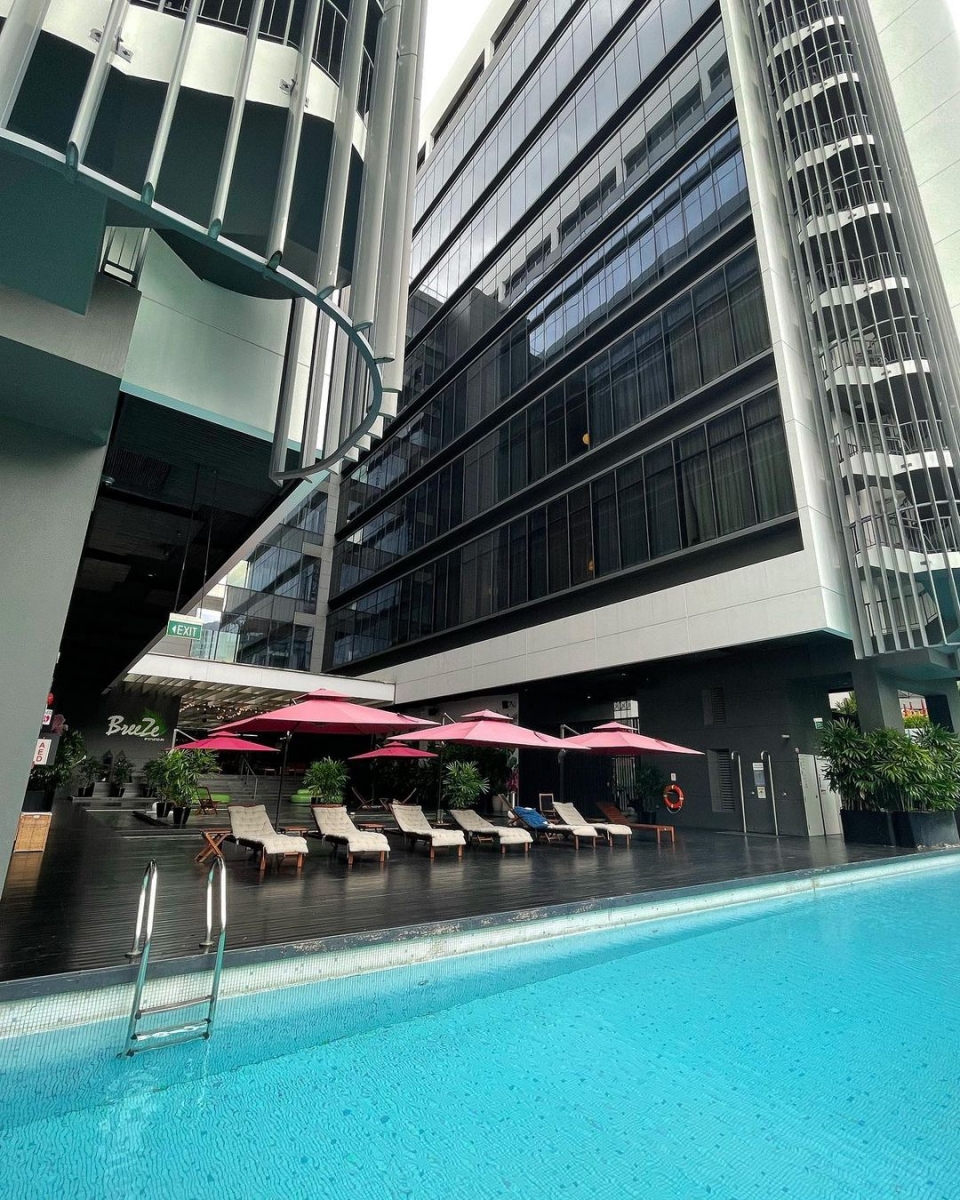Loft Hotels in Singapore - Studio M Pool