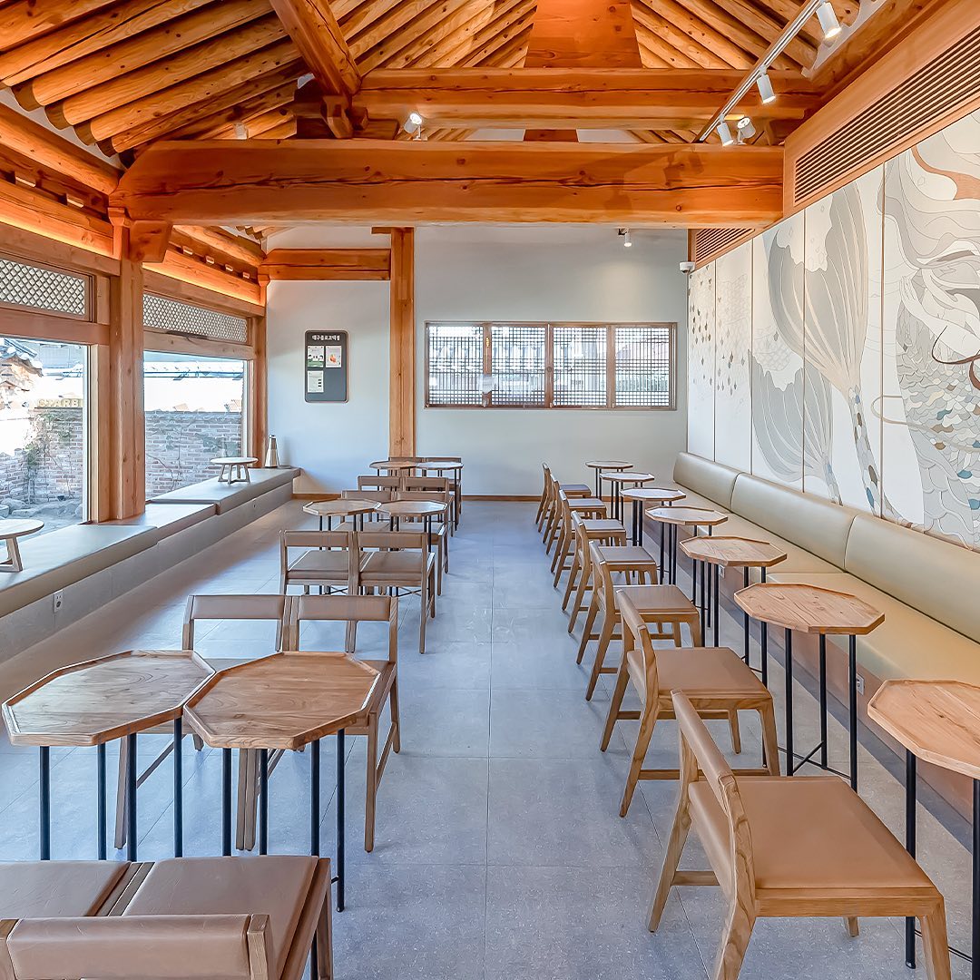 Hanok-style Starbucks Daegu Jongro Gotaek South Korea