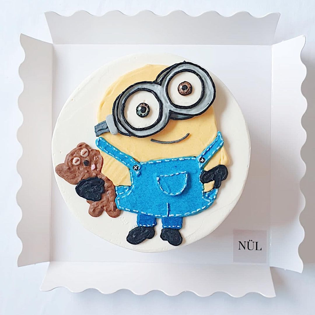 NÜL Bakery Minion Cake
