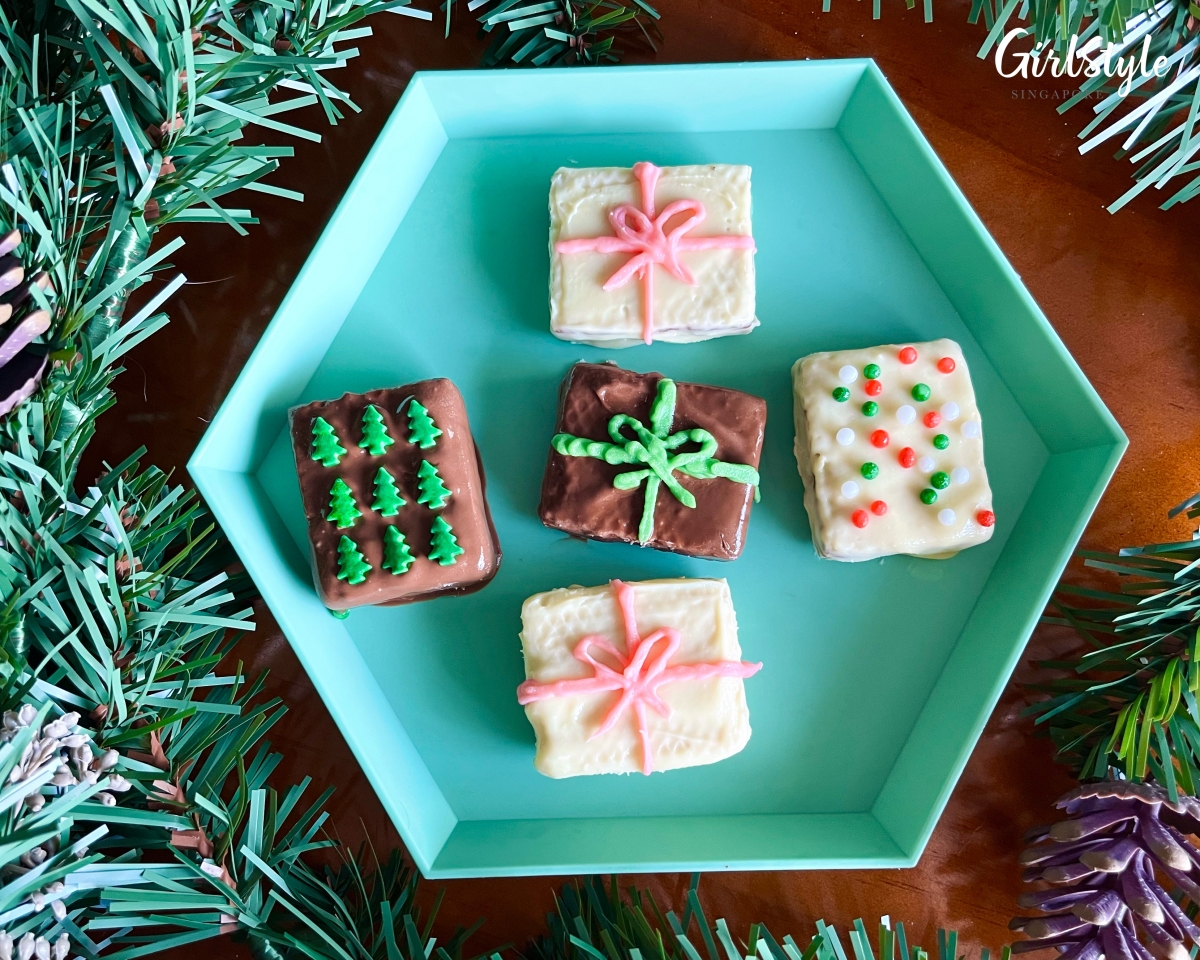 Made with Loacker Minis Mix. 