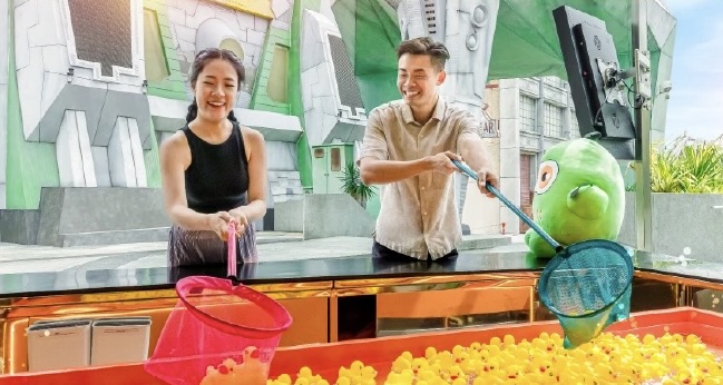 A Universal Christmas at USS 2022