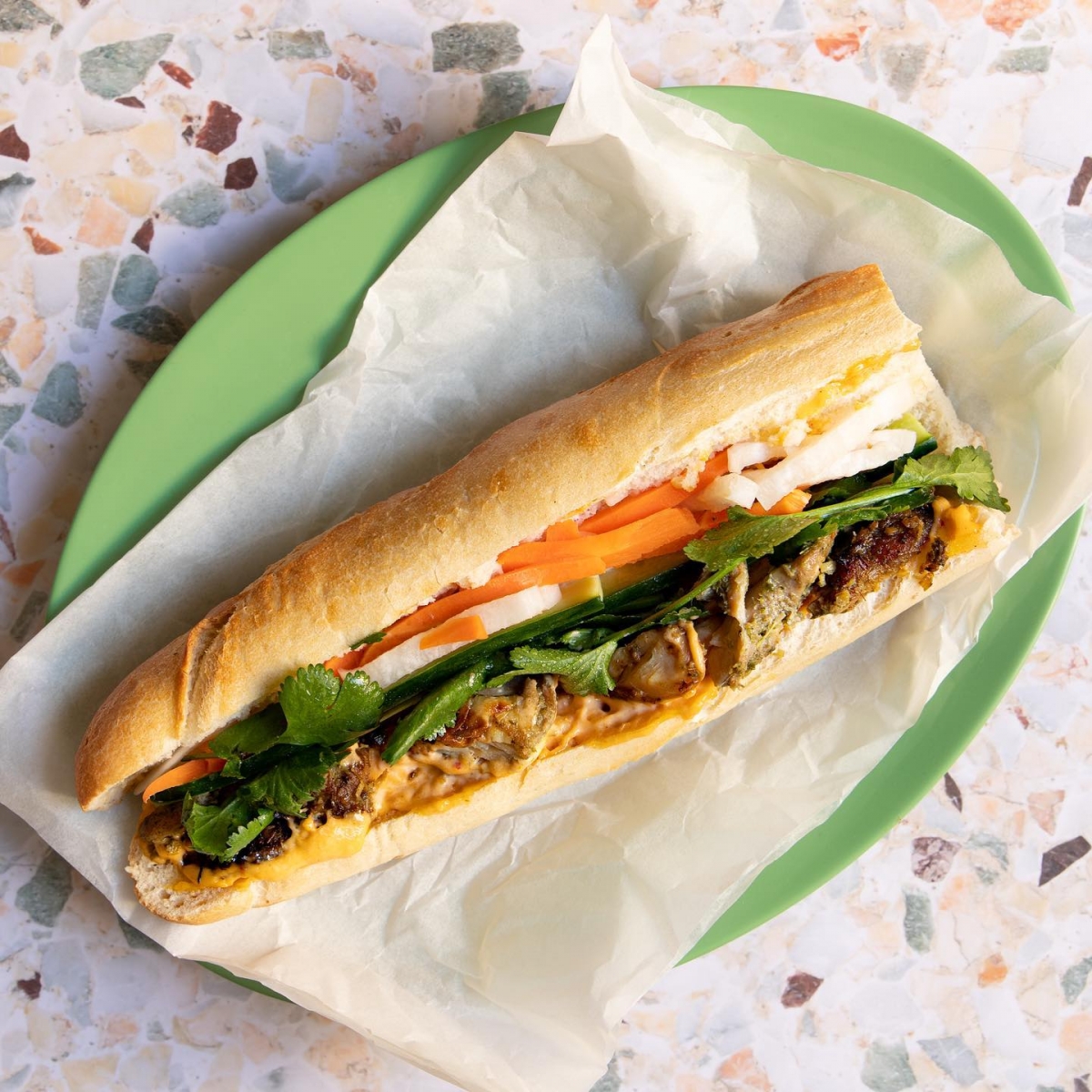 Nonette Banh Mi & Donuts - Poulet Roti