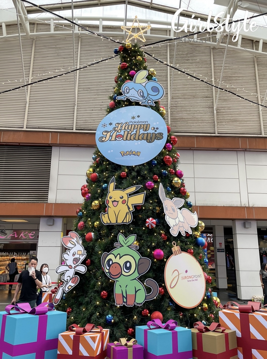 Pokémon Happy Holidays Christmas Tree