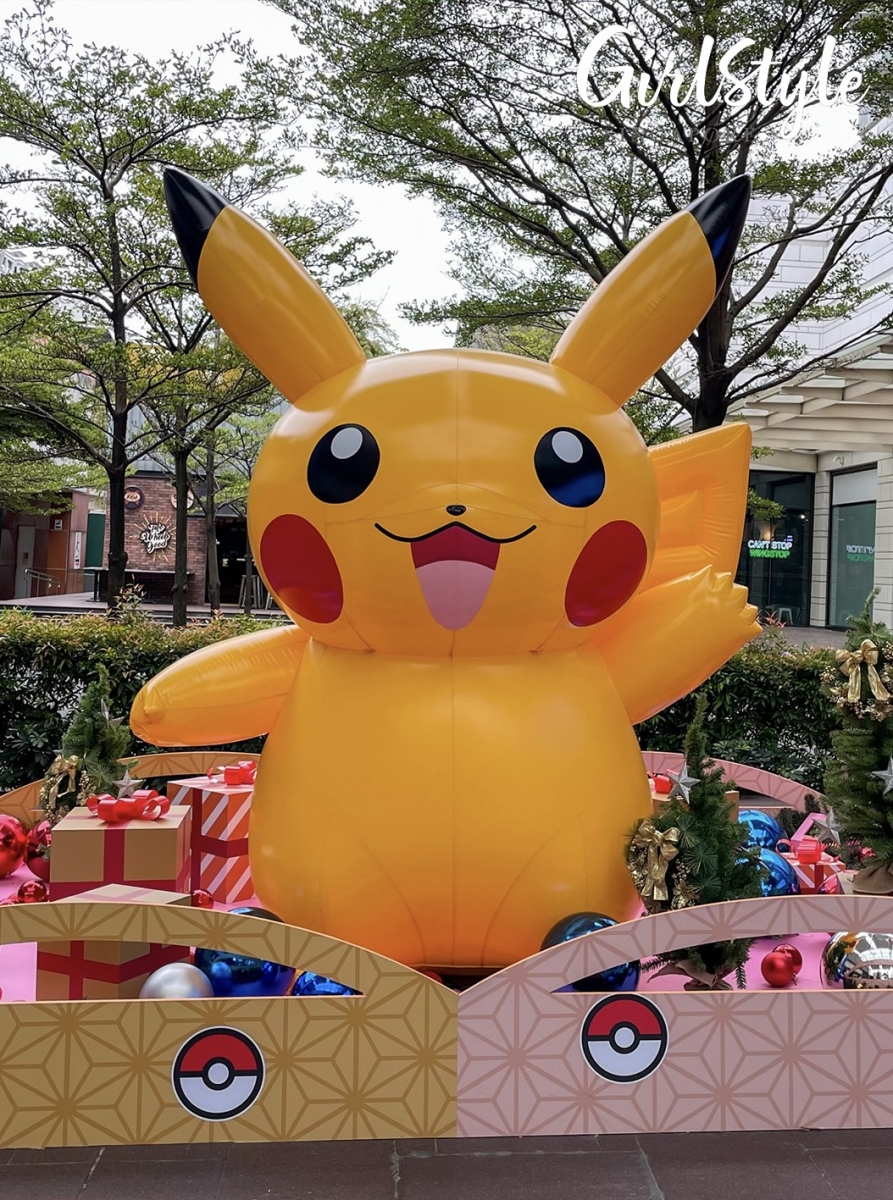 Pokémon Happy Holidays Pikachu
