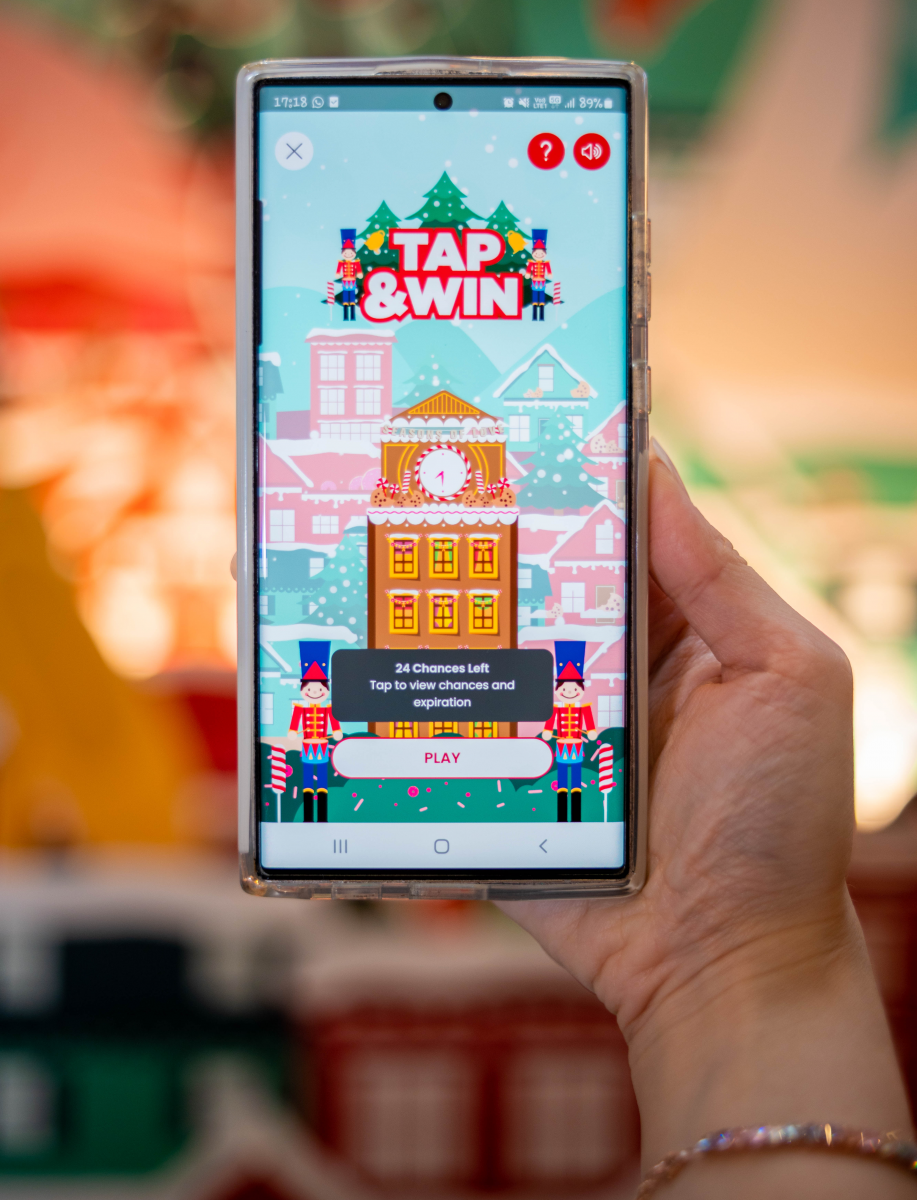 shopFarEast App’s Tap & Win game makes every shopper a winner! Stand a chance to win a hotel staycation, e-Vouchers or delicious Christmas cakes.
