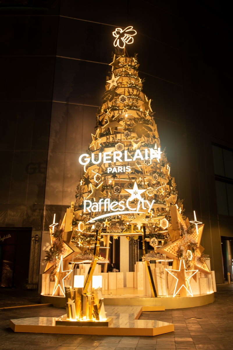 Raffles City x Guerlain Fly To The Stars Christmas Tree