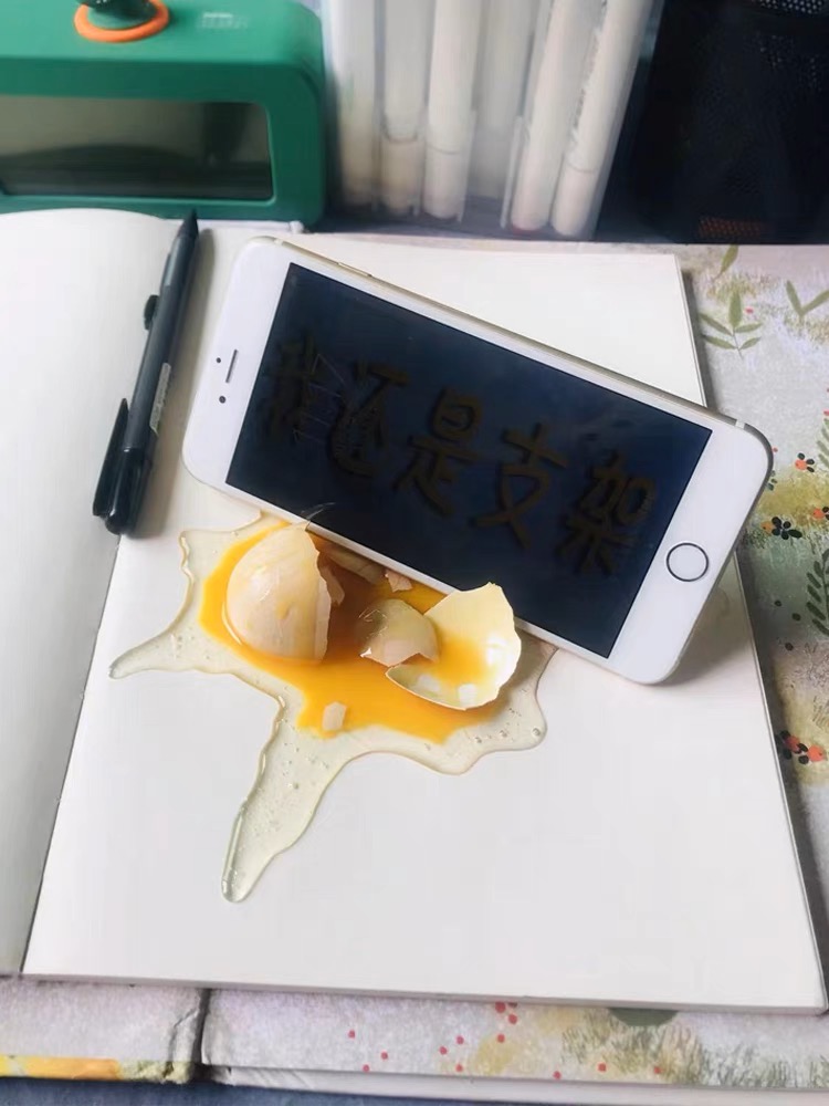Cracked egg phone stand