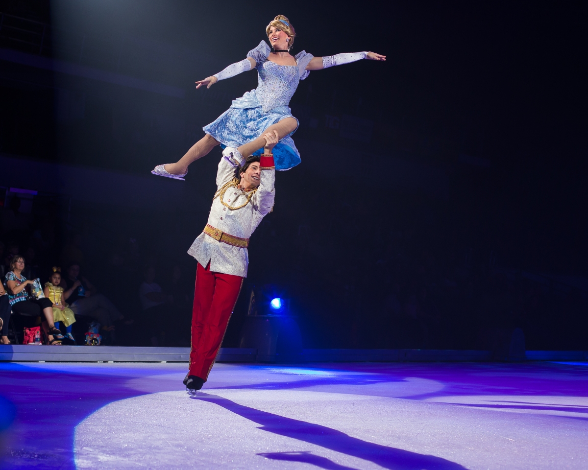 Cinderella - Disney On Ice Presents Mickey and Friends