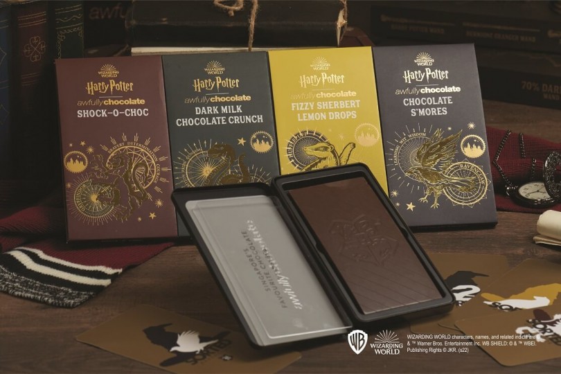 Awfully Chocolate x Harry Potter Christmas Collection - Golden Emblem Chocolate Bar Collection