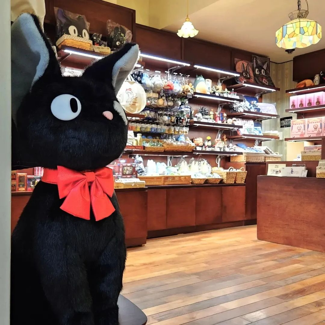 Giant Jiji statue at the Koriko Cafe gift shop