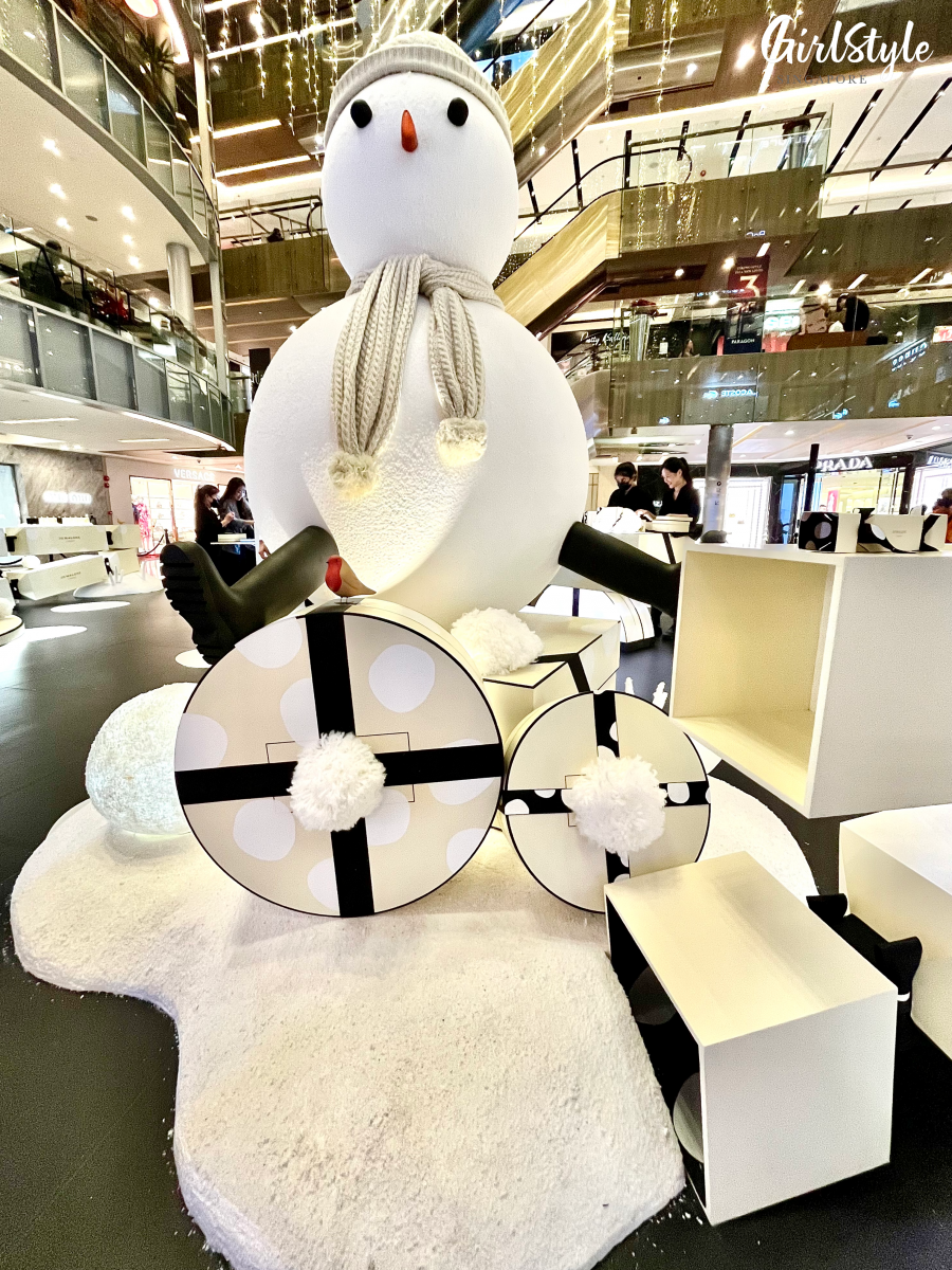 Giant snowman at Jo Malone London 2022 Christmas Pop-Up at Paragon