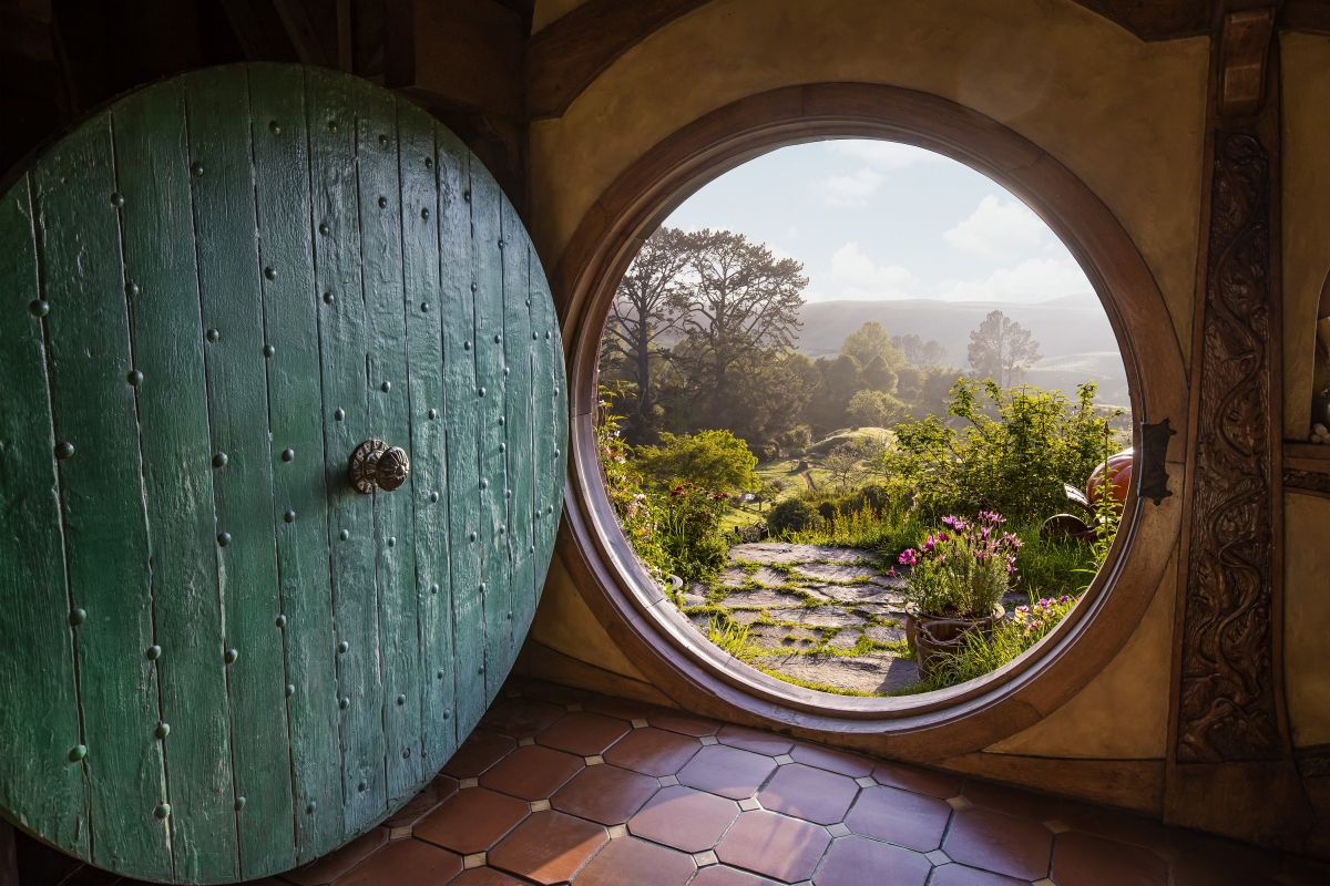 Hobbit Hole Airbnb at the Original Hobbiton Movie Set in New Zealand