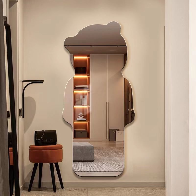 Bear-shaped full-length mirror