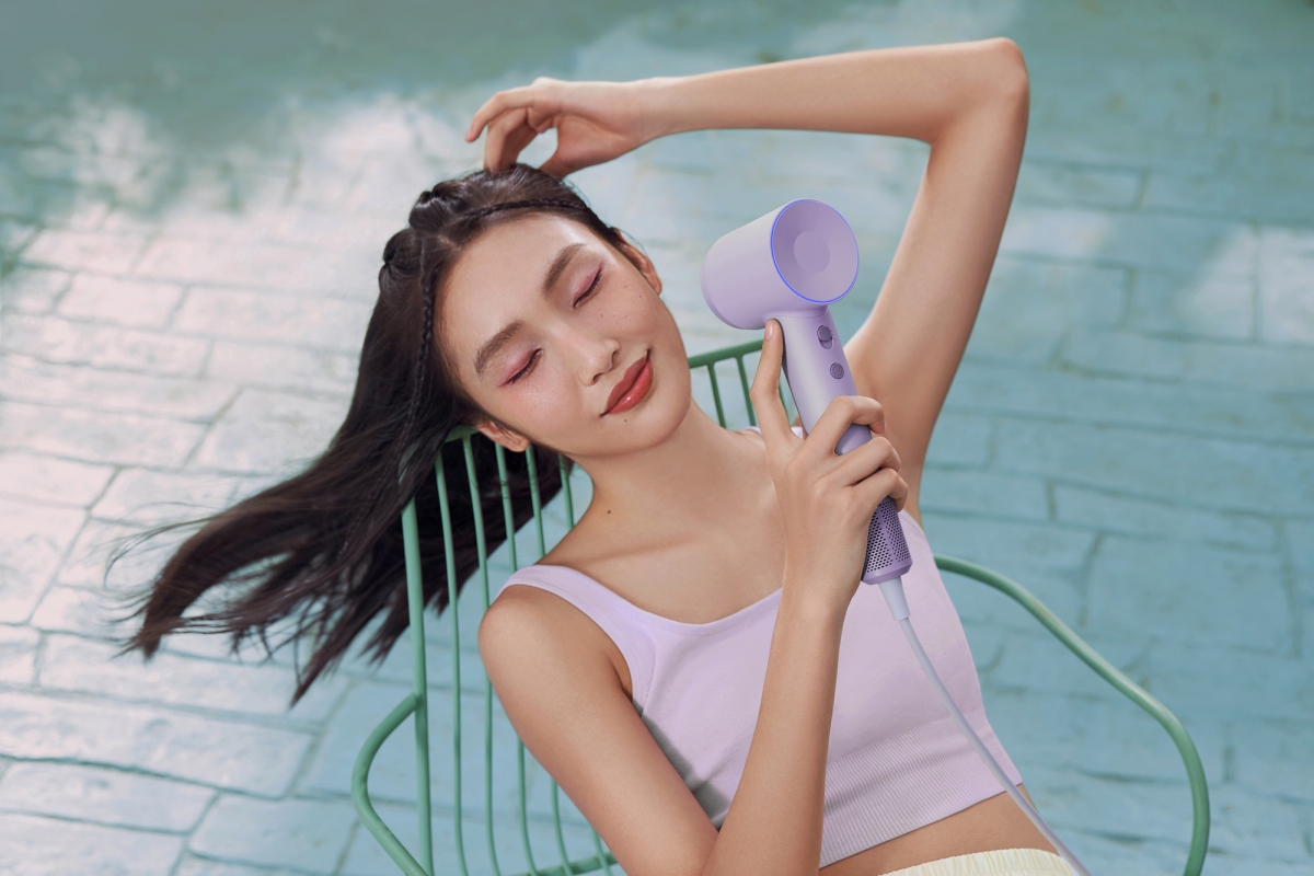 Thanks to the high airflow speed, precise temperature control, and negative ion generator, the Laifen Swift SE dries hair quickly and safely, without any damage. 