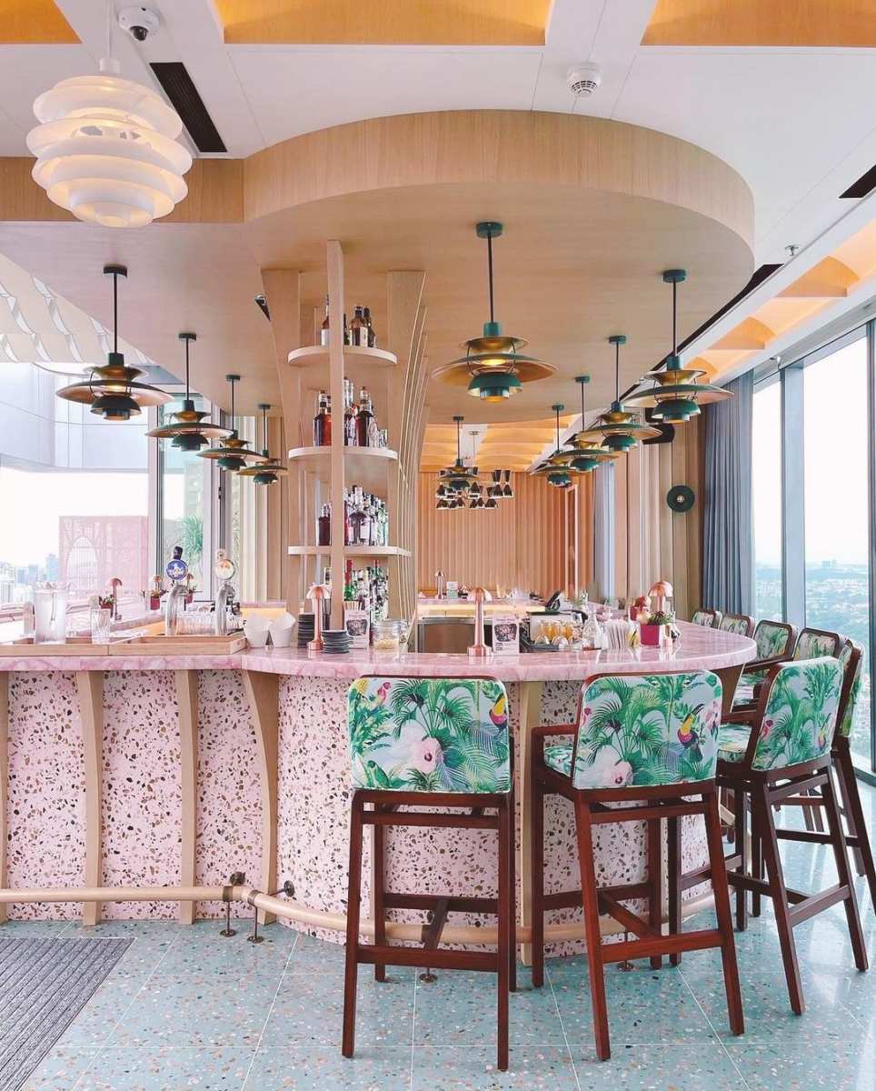 Las Palmas Rooftop Bar Singapore By The Pool On The 33rd Floor