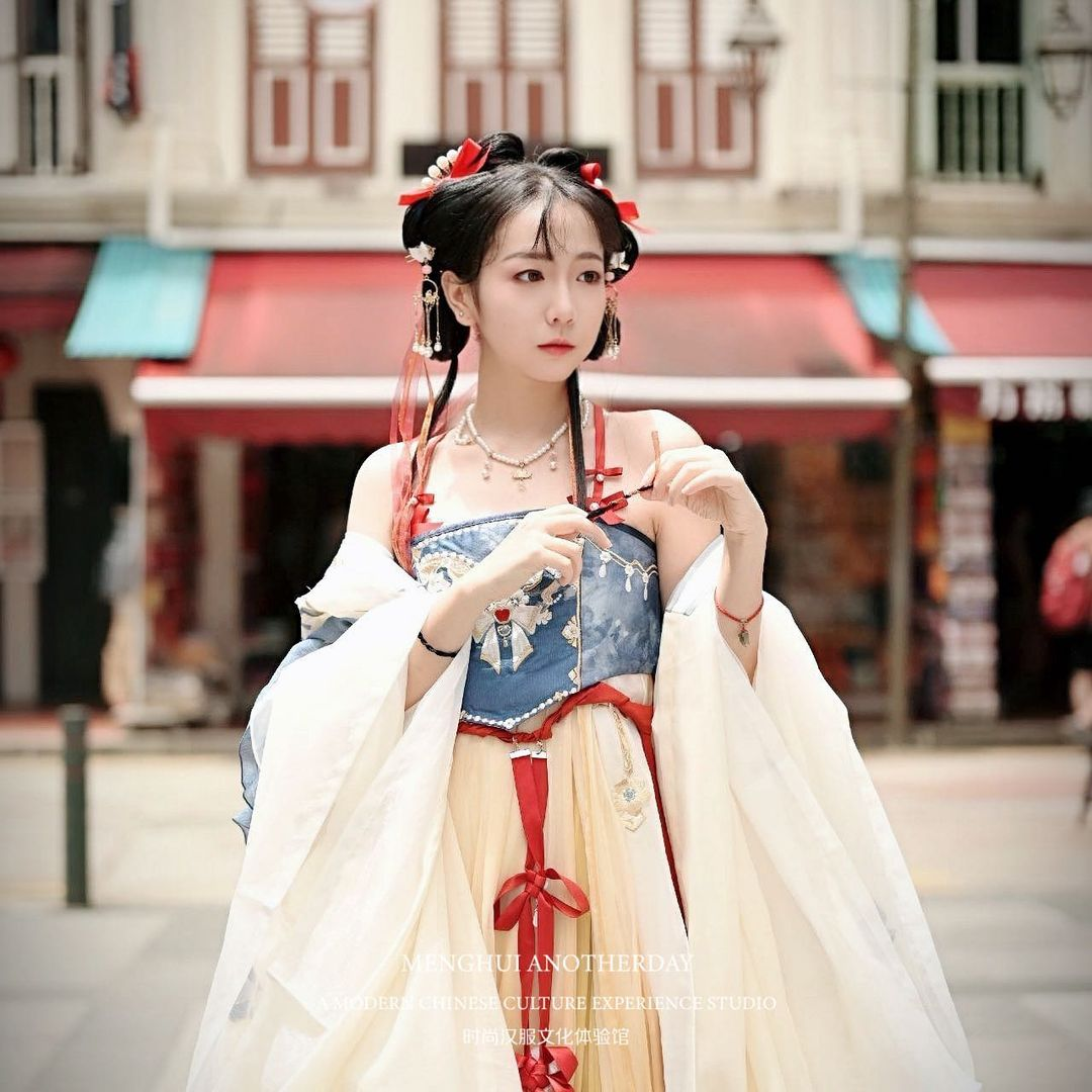 Hanfu sale in Singapore at Menghui
