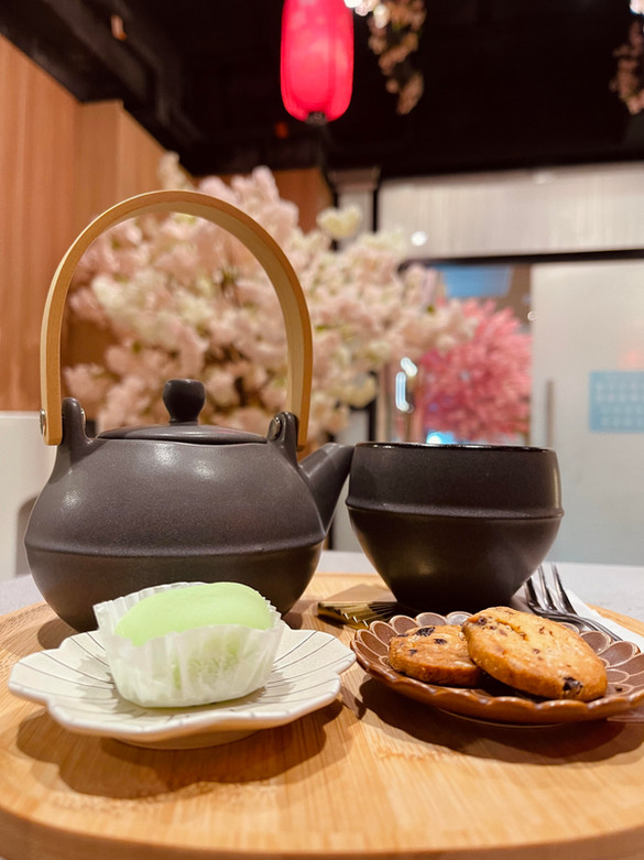 Complimentary Tea Set at the Onsen Lantern Lounge