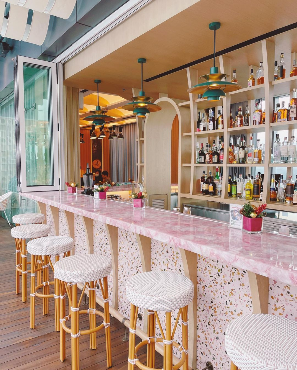 Las Palmas Rooftop Bar Singapore By The Pool On The 33rd Floor