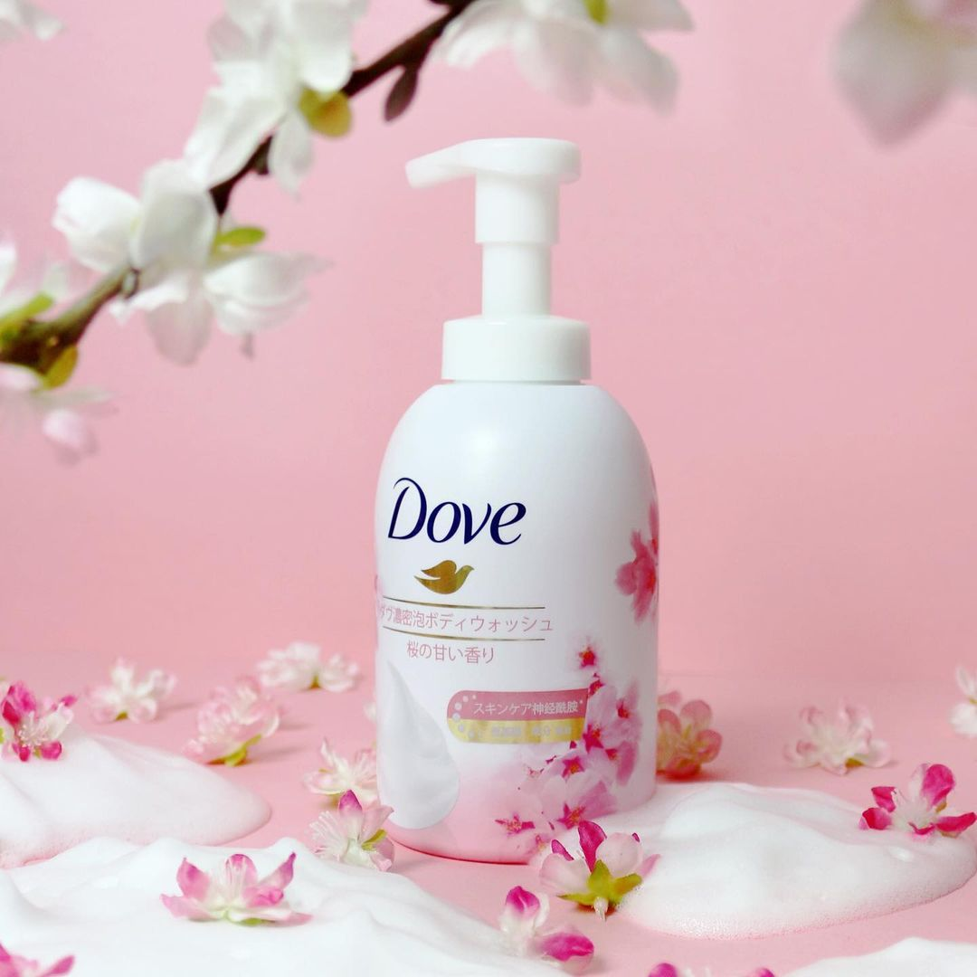 Dove Sakura Self-Foaming Body Wash