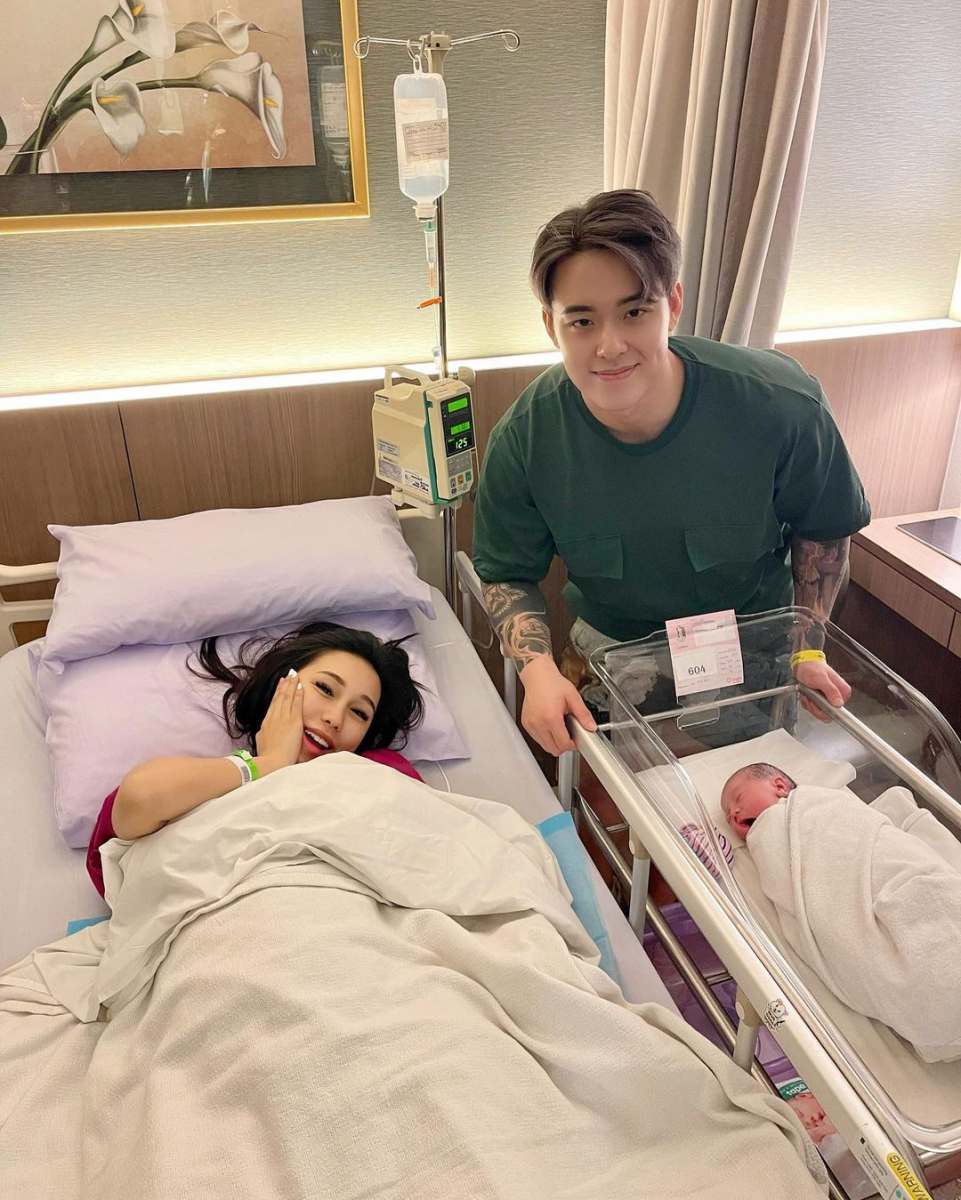 Titus Low & Cheryl Chin with baby girl, Elleria Low