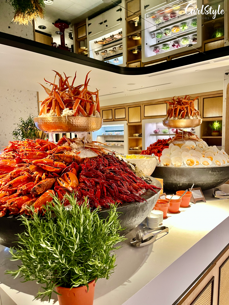 Maine Lobster, Snow Crab, and Freshly Shucked Oysters at Hilton Singapore Orchard's Seafood buffet