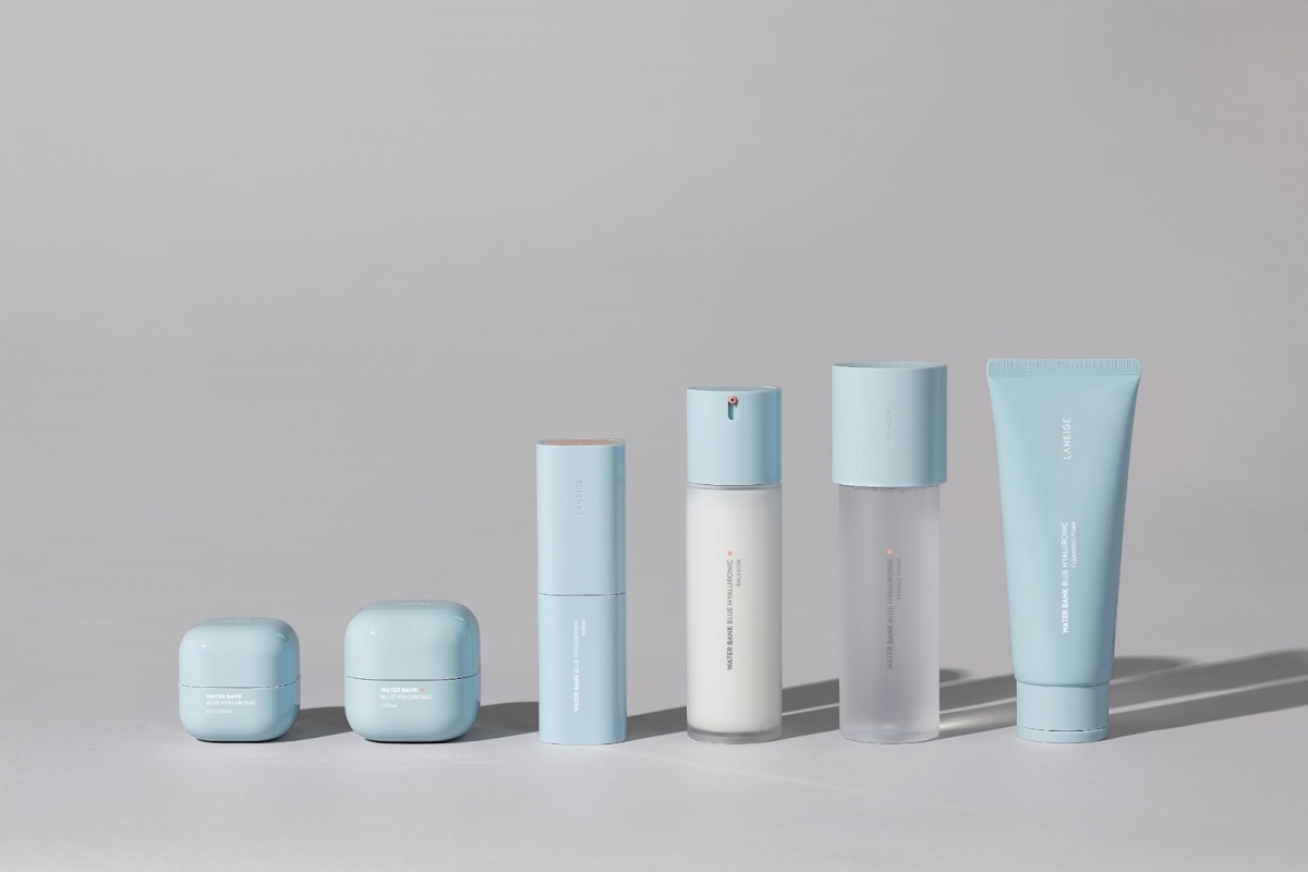 The Water Bank Blue Hyaluronic Acid delivers next-level hydration with its hero ingredient, Blue Hyaluronic Acid.
