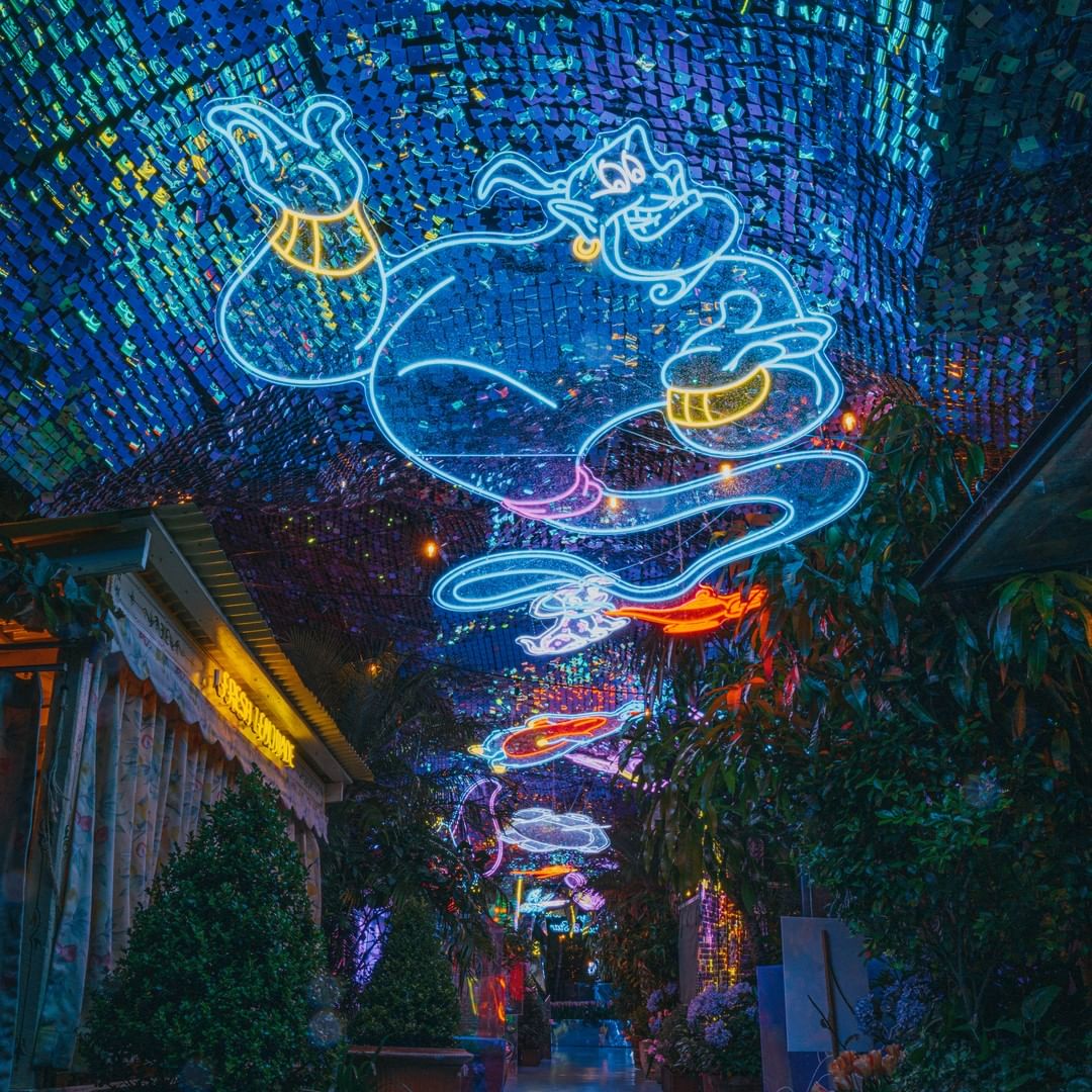 Disney-themed neon lights - Aladdin's Genie