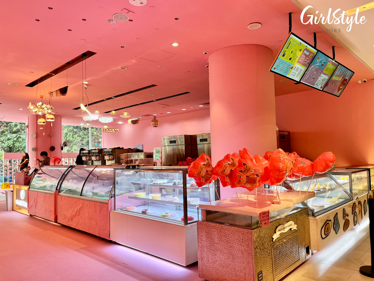 Ice cream & cake counter - Planet Plus at Scotts Square