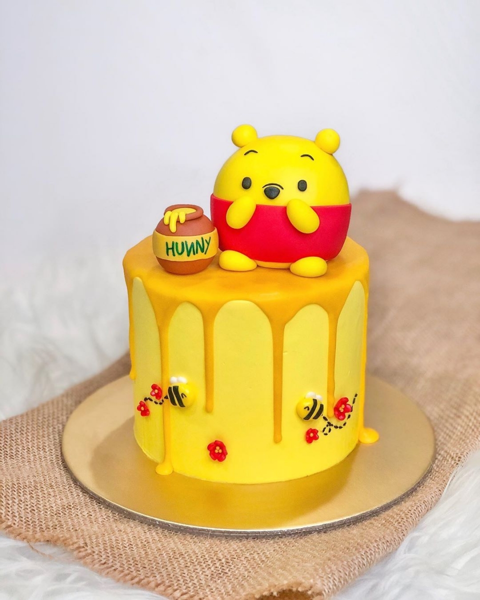 Winnie-the-Pooh cake in Singapore by Macamore