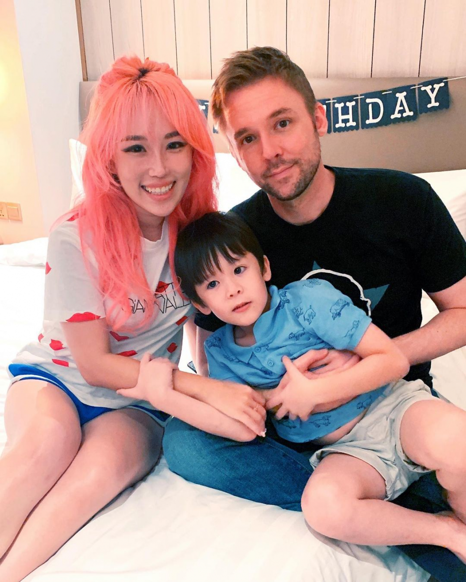Xiaxue and Mike with son Dash Sayre