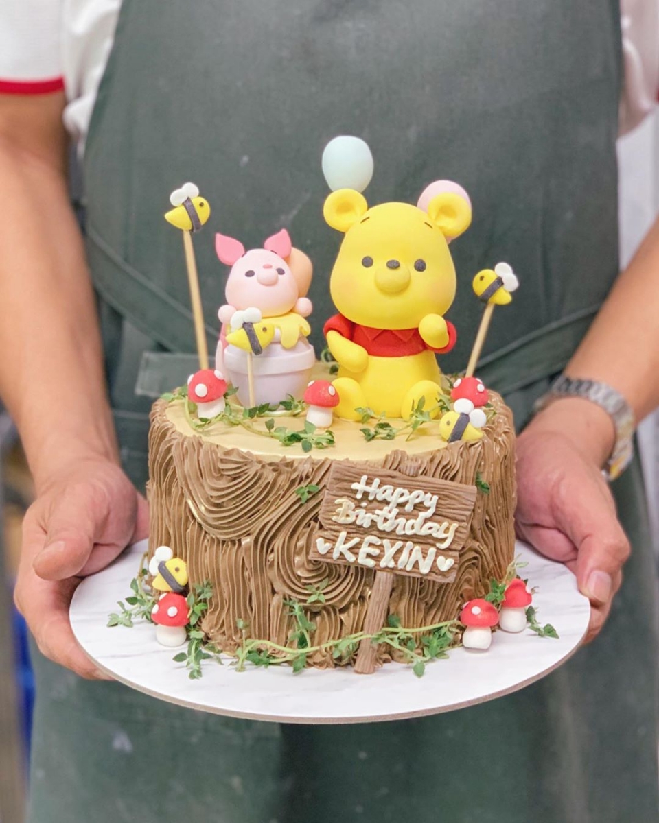 Winnie-the-Pooh cake in Singapore by J Petite Patisserie