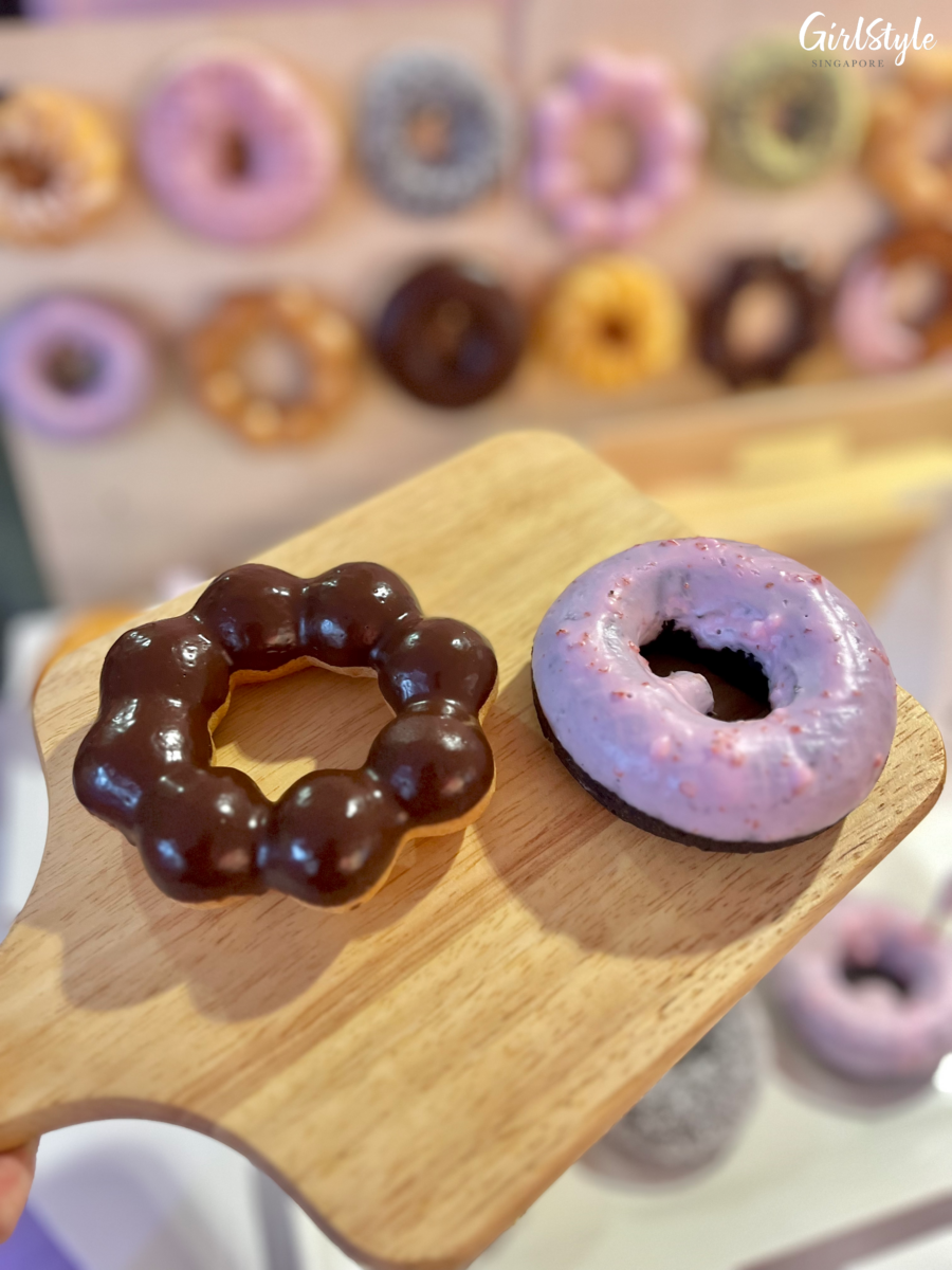 Singapore-exclusives - Pon De Ring Chocolate and Strawberry Chocolate