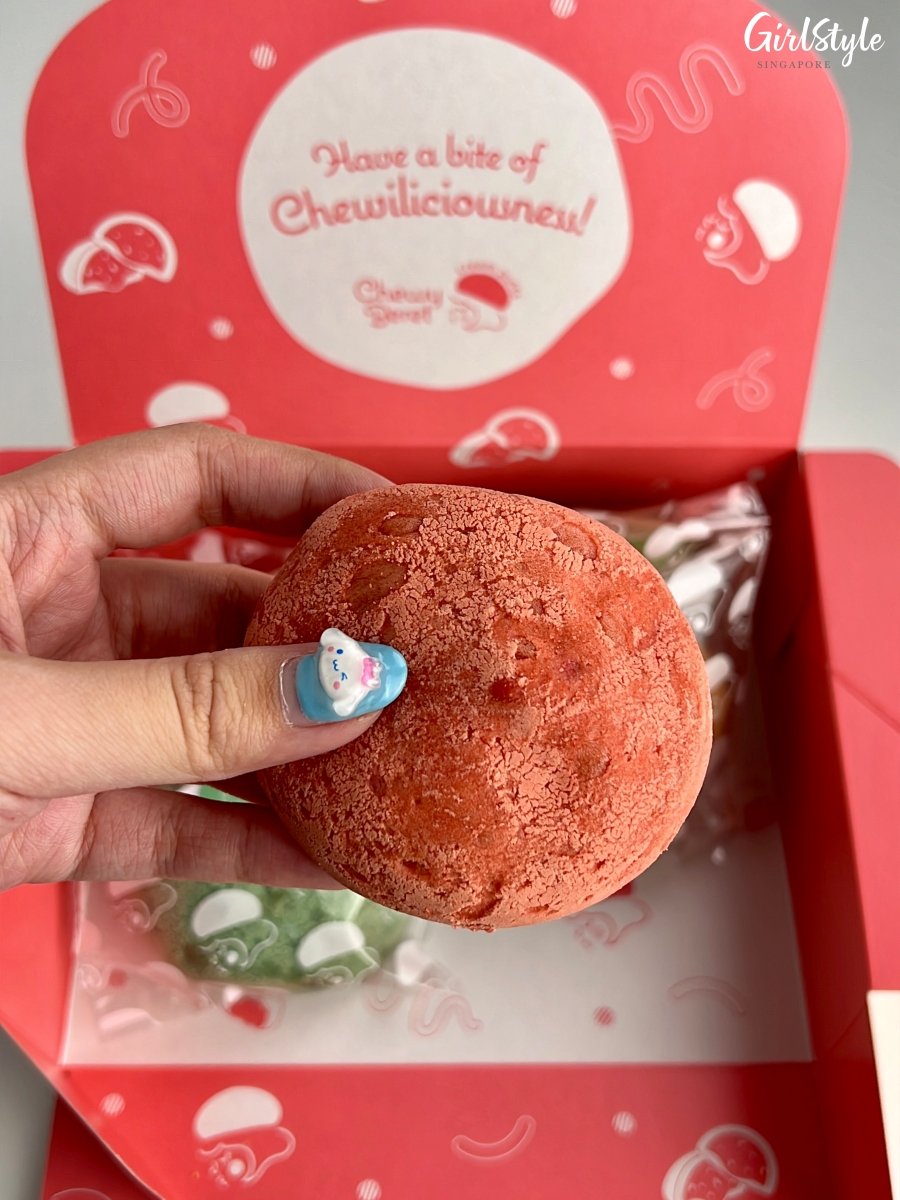 Chewy Beret Raspberry White Choco Cream Puff