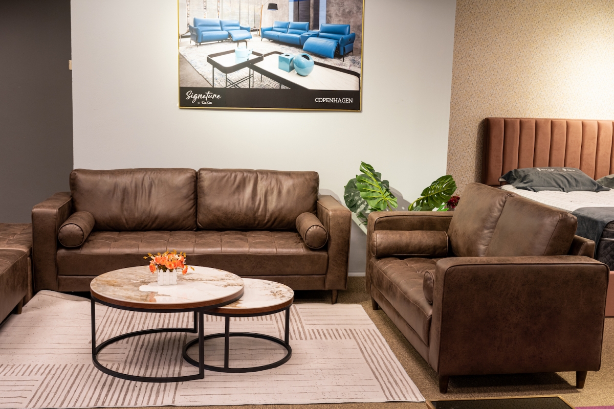 Leather sofas that come in 2, 3 or L-shaped configurations.