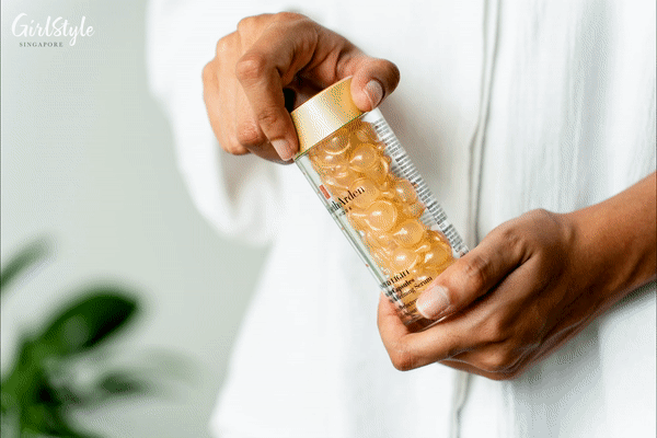 The capsules’ unique single-dose delivery takes the guesswork out of my skincare, ensuring that I dispense just the right amount of serum for my face and neck.