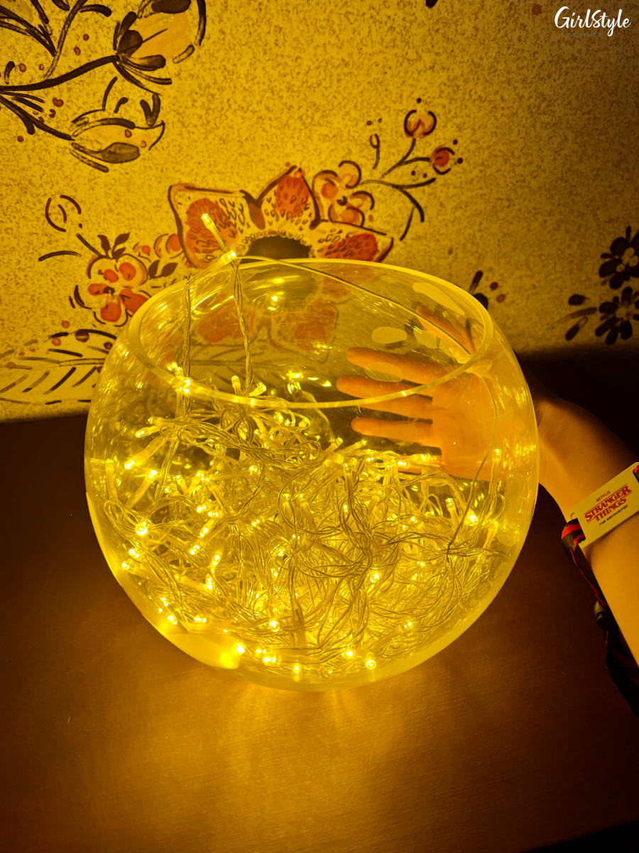 Interactive lights at Joyce Byers Living Room