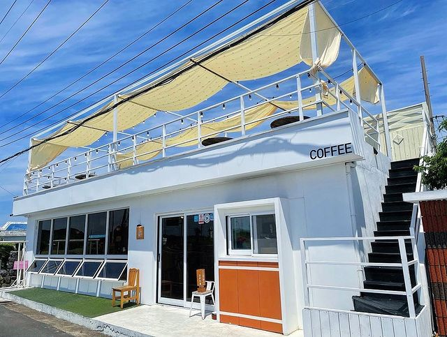 Jo Ongdali Cafe 조옹달리in Jeju Korea