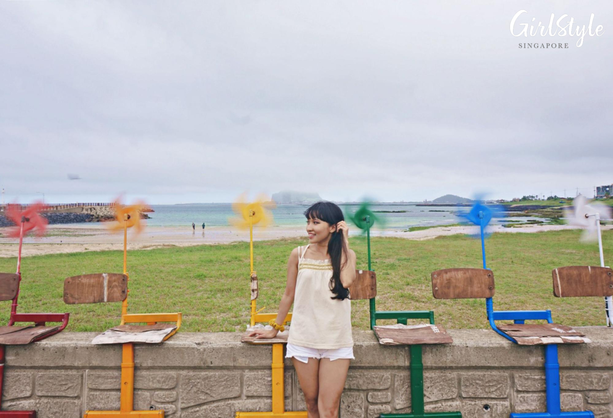 Rainbow pinwheels near Jo Ongdali Cafe 조옹달리in Jeju Korea