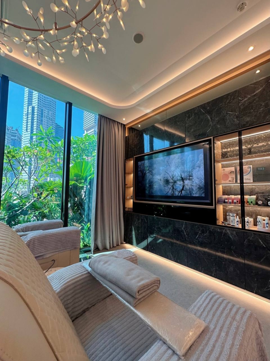 Diown Beauty Singapore review - massage chairs & 85" TV