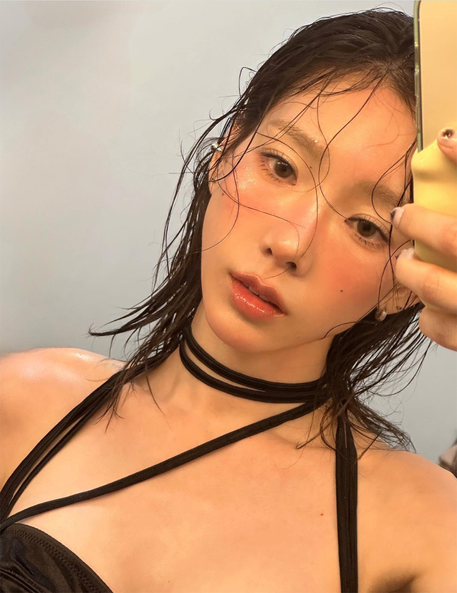 Taeyeon wearing the caramel blush look