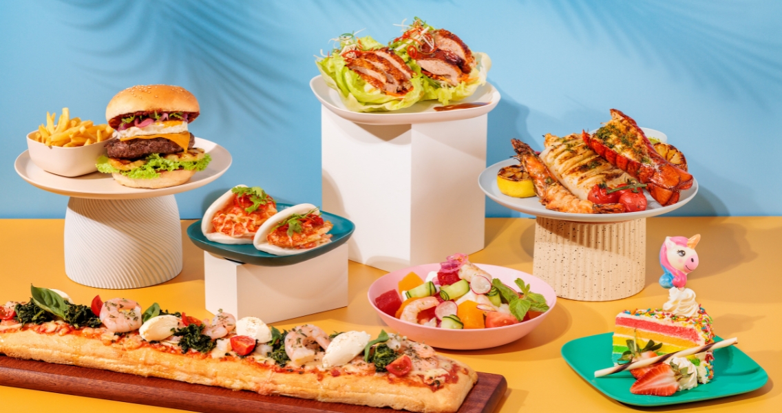 Poolside dining at Splash Tribe