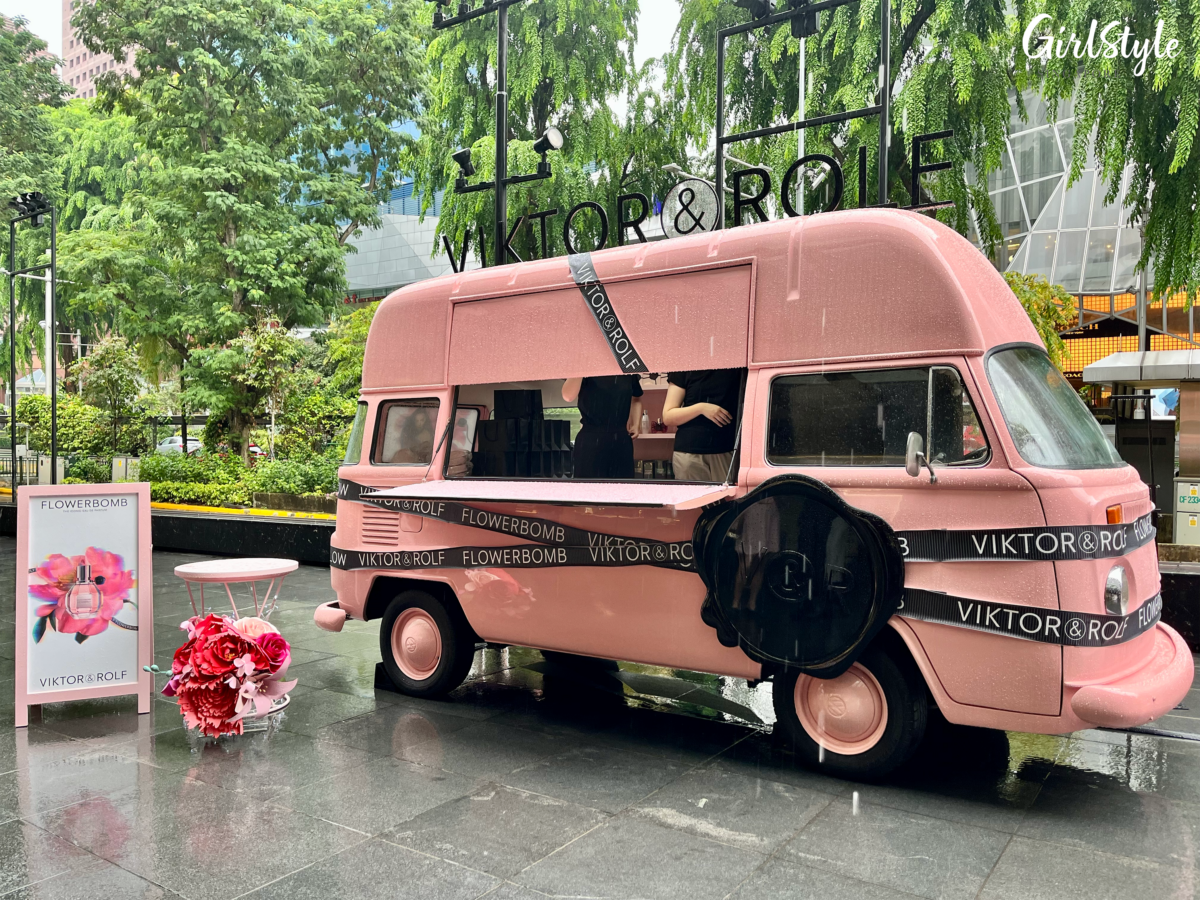 Viktor & Rolf Flowerbomb pop-up vintage ice cream van