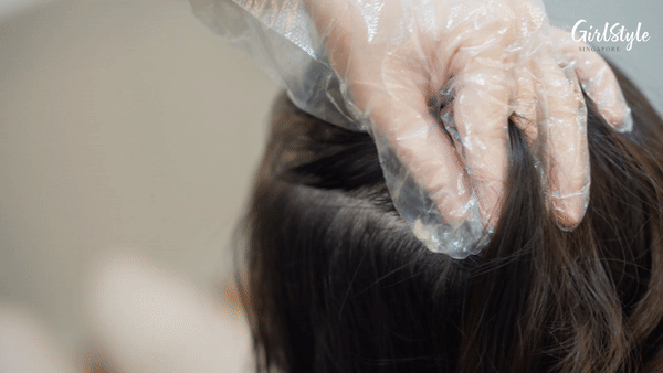 The application of the European Herbal Scalp Mask 
