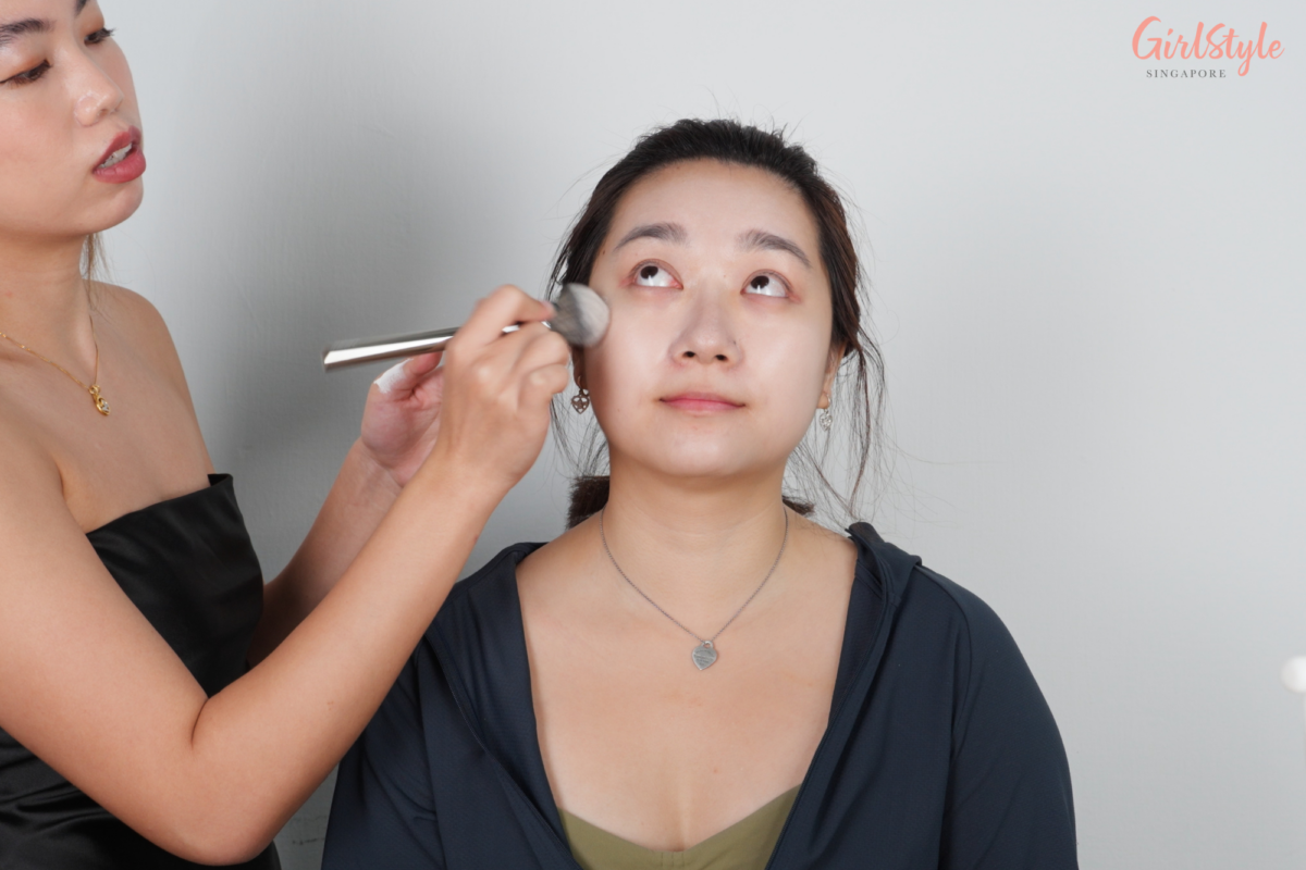 Ying Cui applies ALLIE’s Chrono Beauty Color On UV (Luster) on Kristy’s cheeks after applying Chrono Beauty Color Tuning UV 01 Ennui Purple Sunscreen