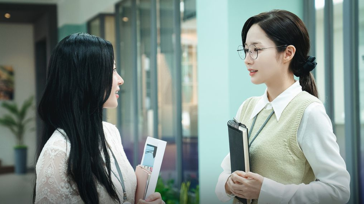 Park Min-young and Song Ha-yoon in a scene from Marry My Husband