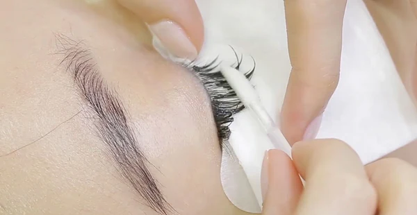Lash Extension Removal