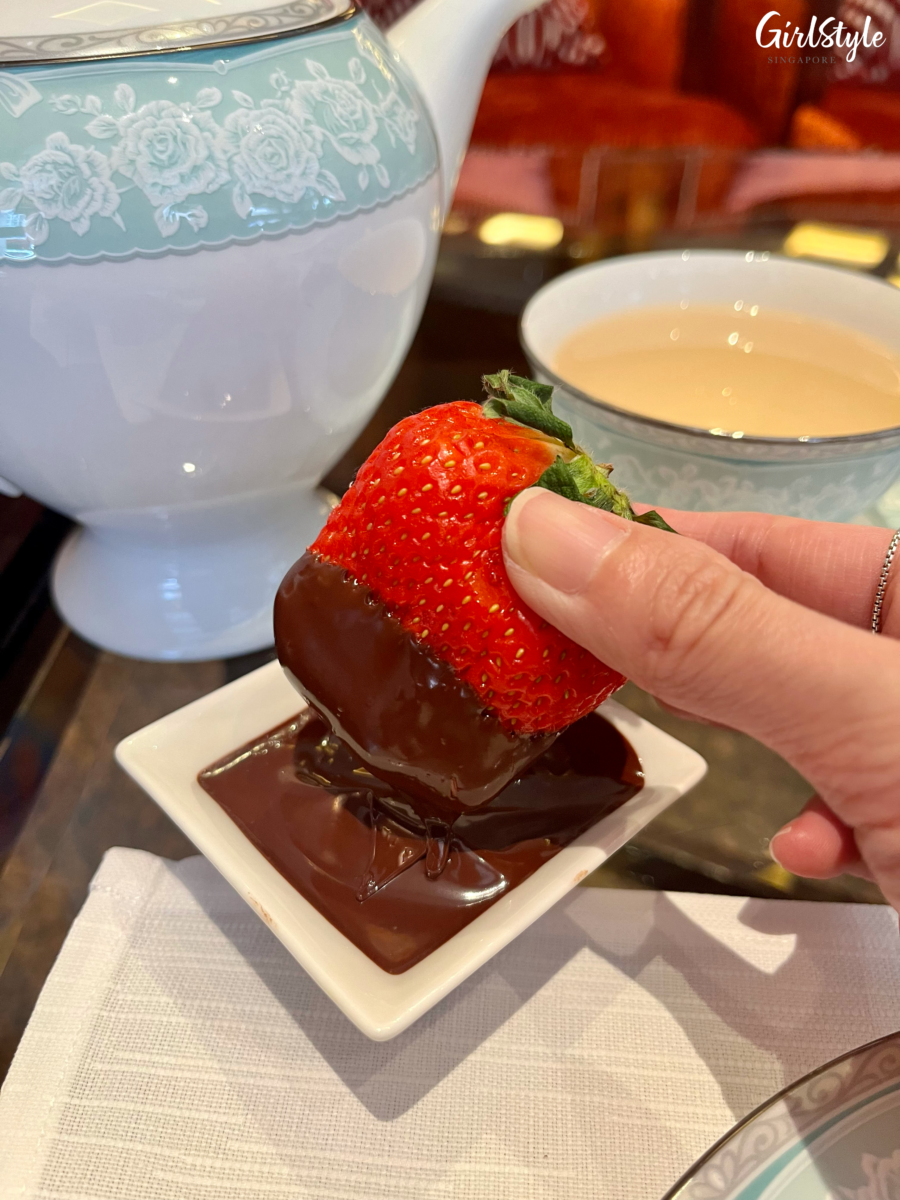 Air Flown Japanese Strawberry with Valrhona Chocolate Dip