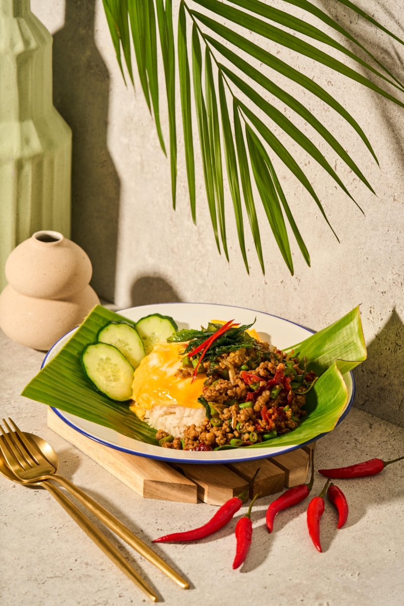 Lunch set - Rice topped with Stir-fried Basil Pork or Chicken and Scrambled Eggs