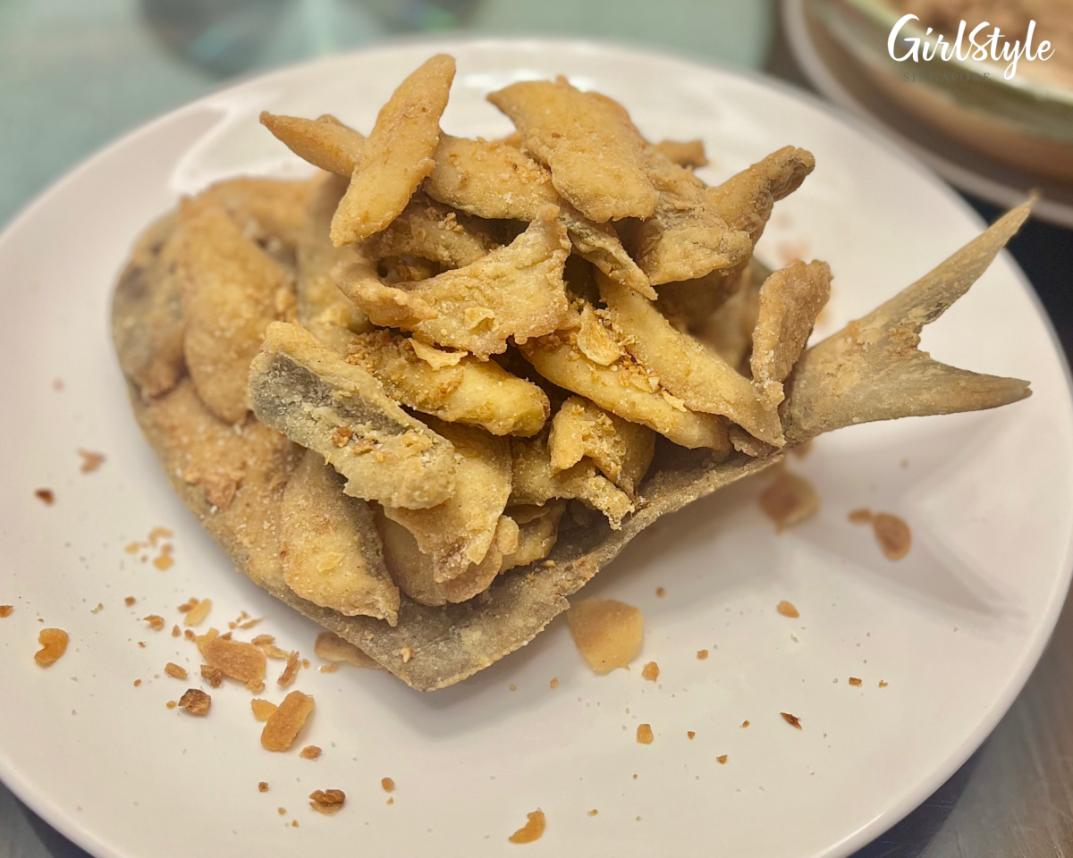 Salt and Pepper Pomfret with Crispy Garlic Chips